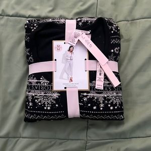 Victoria Secret Black and White size medium thermal long pj set new with tags